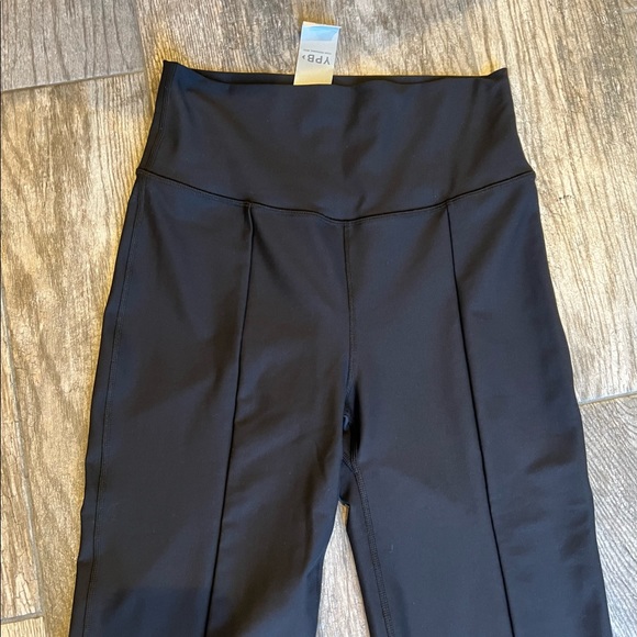 Abercrombie & Fitch Your Personal Best YPB Flare Leggings Pant Black Large Short - Picture 8 of 16